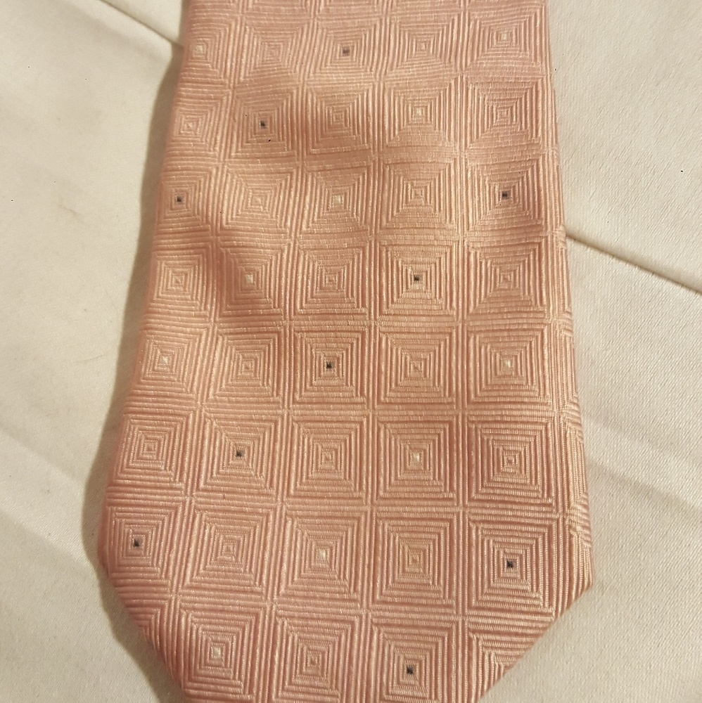 Donald Trump peach tie